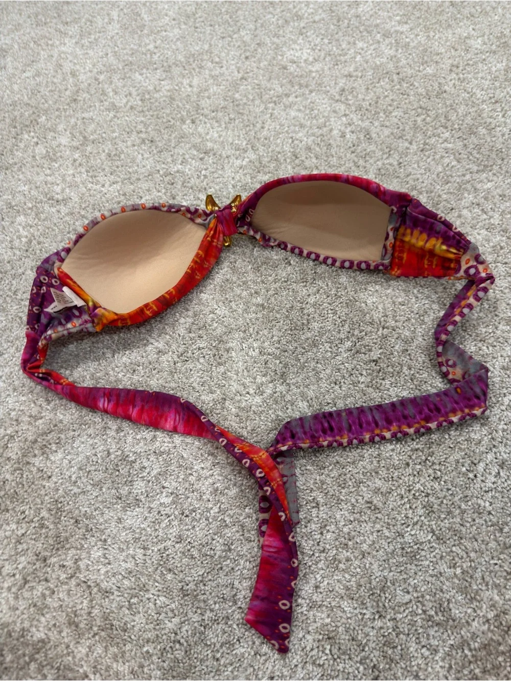 Luli Fama vibrant bandeau
